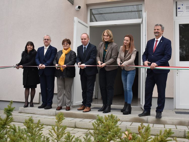 Új asztalos tanműhelyt és kollégiumi étkezőt adtunk át